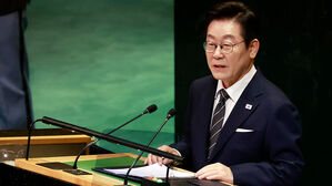 이 대통령 "새로운 대한민국, 국제사회 완전 복귀&hellip;당당히 선언"