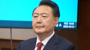 윤 '보석 심문'은 출석&hellip;김건희 오늘 피고인석에