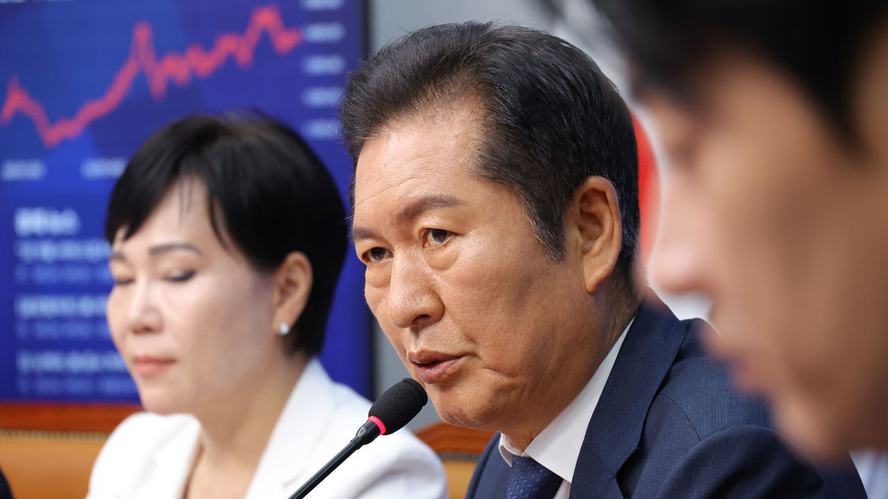 정청래 "대통령도 갈아치우는데"…여당 강경파 '조희대 때리기' 두둔