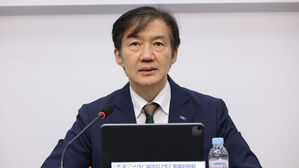 조국 "이재명 대통령, 검찰정권 최대 피해자&hellip;일부 사건 공소취소해야"