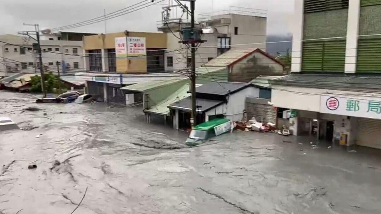 태풍 라가사, 타이완 강타…홍수로 14명 사망·124명 실종