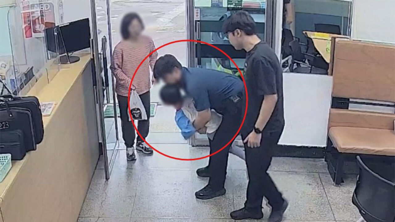 "5살 아들 목에 사탕 걸렸어요" 다급한 외침…신속 조치로 구조