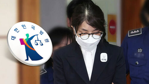 김건희 첫 재판 공개…정장 차림에 마스크 착용