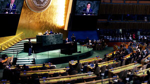 이 대통령 연설하자 세 차례 박수…북한 측 인사 있었다