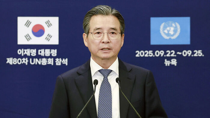 김용범 대통령실 정책실장이 24일(현지시간) 미국 뉴욕 유엔본부에서 이재명 대통령과 스콧 베센트 미국 재무장관 면담 관련 브리핑을 하고 있다. (사진=연합뉴스)