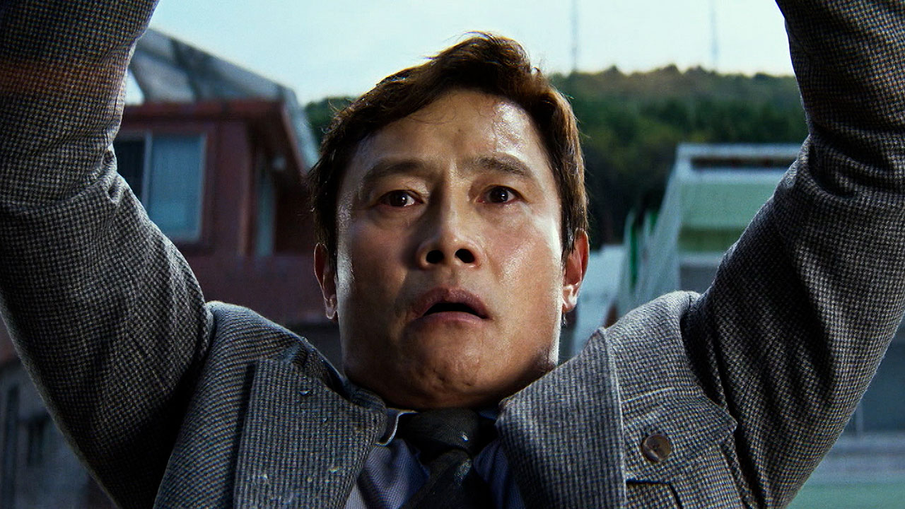 '어쩔수가없다' 개봉 첫날 30만 관객…압도적 1위