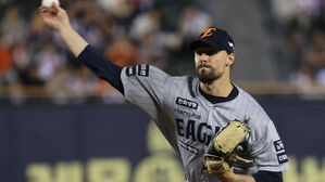 한화 와이스, 200탈삼진 달성&hellip;역대 최초 한 팀서 200K 2명 배출