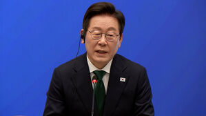 "금융시장 체질 개선"&hellip;'과감한 투자' 당부 후 귀국길