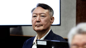 윤, 내란 특검 출석…"영장 집행 계획 알리자 출석 의사 밝혀"