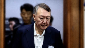 짧은 흰머리에 살 빠진 채…85일 만에 공개석상 나온 윤