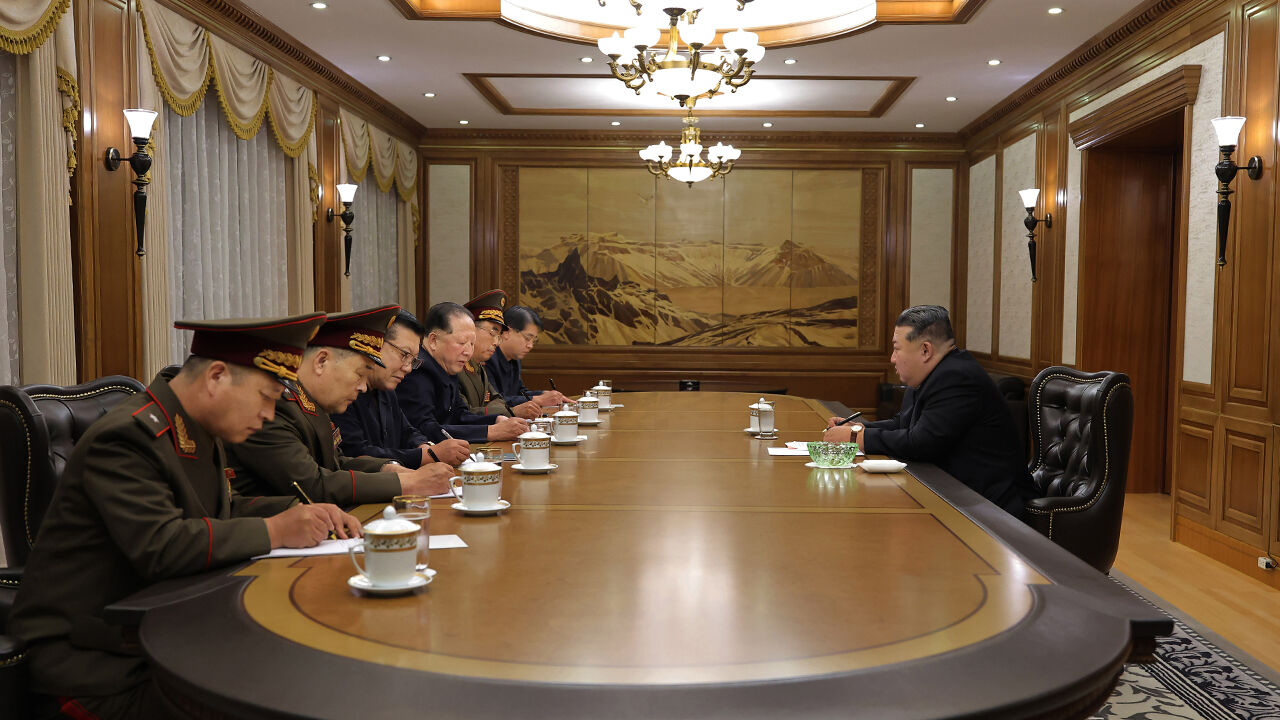 김정은 "핵무력 중추로 한 안전보장은 우리의 절대불변 입장"