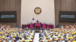 '방통위 폐지' 방송미디어통신위법 국회 본회의 통과