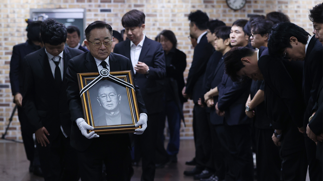 '코미디 대부' 전유성 영면…