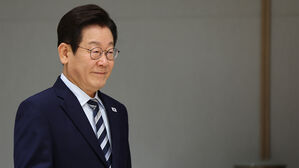 이 대통령, EU&middot;캐나다&middot;폴란드 등 주한대사 7명 신임장 제정식