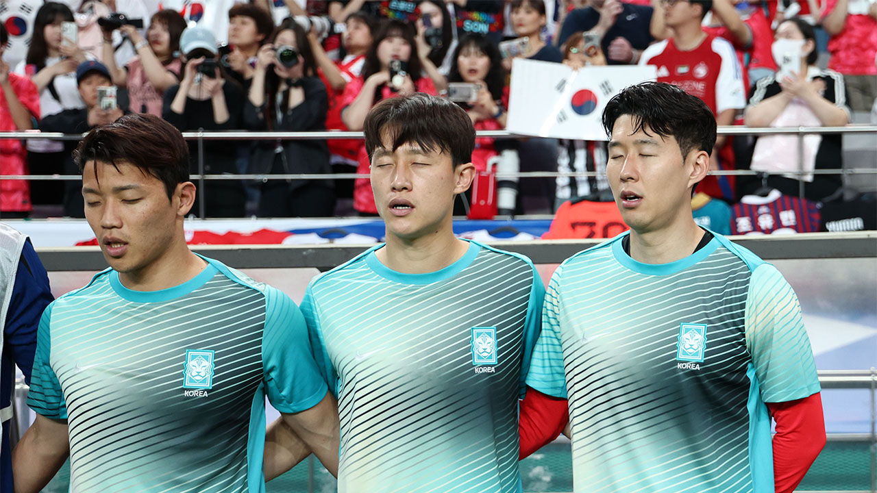 지난 6월 10일 서울월드컵경기장에서 열린 2026 북중미 월드컵 아시아 3차 예선 최종전에서 황희찬, 이재성, 손흥민이 애국가를 부르고 있다. (사진=연합뉴스)