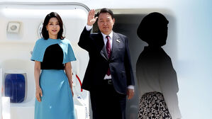 '전용기 탑승' 이원모 부인 소환…90억 비자금 의혹