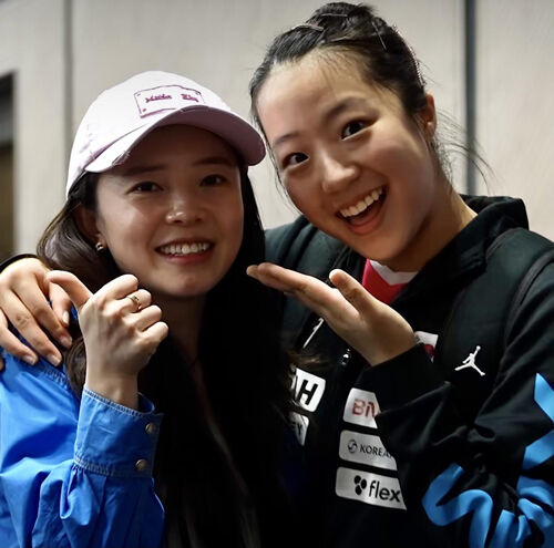 중국 스매시가 열린 베이징에서 재회한 '영혼의 단짝' 신유빈(오른쪽)과 전지희 (사진=WTT 인스타그램 캡처, 연합뉴스)