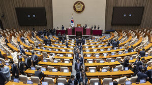 여 "내란정당 심판"·야 "무너진 민생"…'예능 출연' 공방도