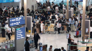 추석 황금연휴 해외 카드 이용 40%↑…영화관은 반토막