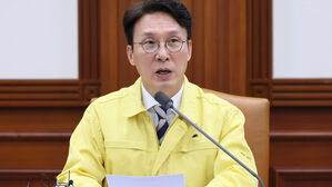 김 총리, '전산망 담당 공무원 투신'에 "말할 수 없이 비통"