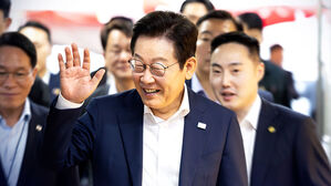 [여론조사] 이 대통령 국정 지지율 60%…내년 지선 '여 50%·야 41%'