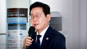 실향민들 만난 대통령…"생사 확인·편지 교류 이뤄지길"