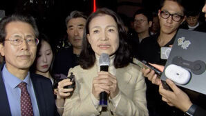 석방 이진숙 "경찰 폭력적 행태, 일반 시민은 어떻겠나"