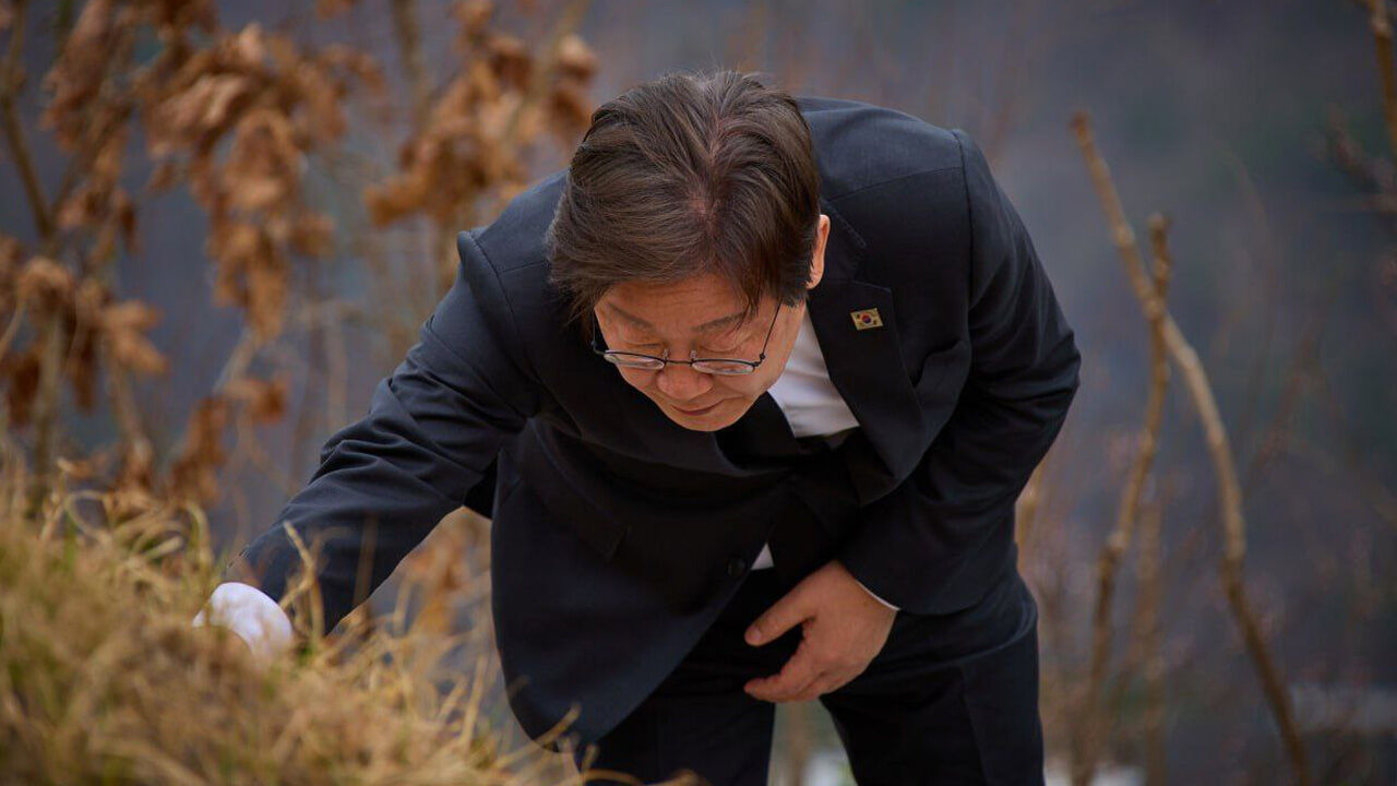 이 대통령, 부모 선영 참배…"모두의 대통령 다짐 다시 새겨"