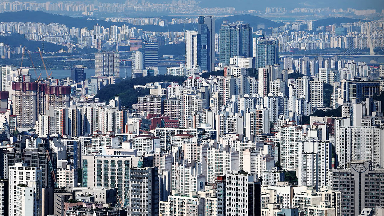 집값 양극화…수도권-지방 아파트값 차이 17년 만에 최대