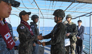 합참의장, 연평부대 대비태세 점검…"적 도발시 반드시 승리"
