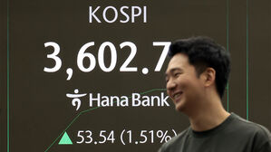연휴 마친 코스피, 사상 처음 장중 3,600 돌파&hellip;반도체주 강세