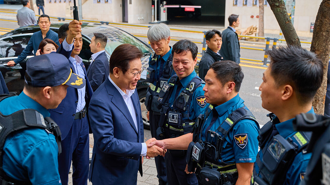 이 대통령, 휴가 중 국정자원 현장 방문…화재 발생 2주 만