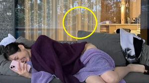 "유리창에 비친 남성"…열애설 휩싸인 박지현 사진 반전