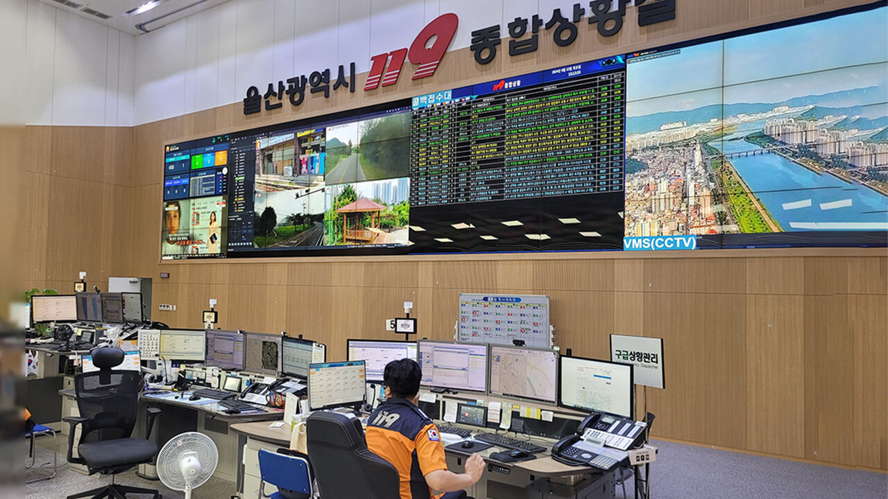울산서 트레일러·트럭 충돌 후 화재…2명 사상