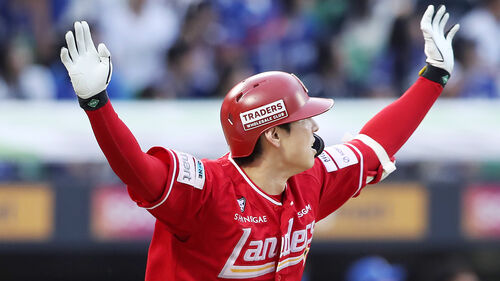 김성욱, 끝내기 홈런…SSG, 삼성 꺾고 준PO 승부 원점