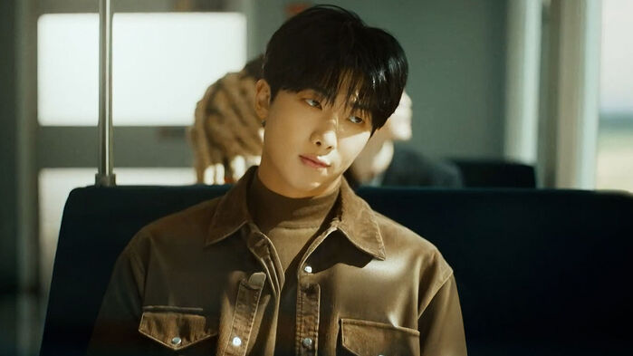 방탄소년단 RM, '한국 미술시장 파워20인' 선정