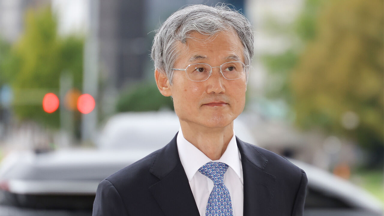 조희대, 국감 증언대 안 설듯…관례대로 인사말 후 퇴장 입장