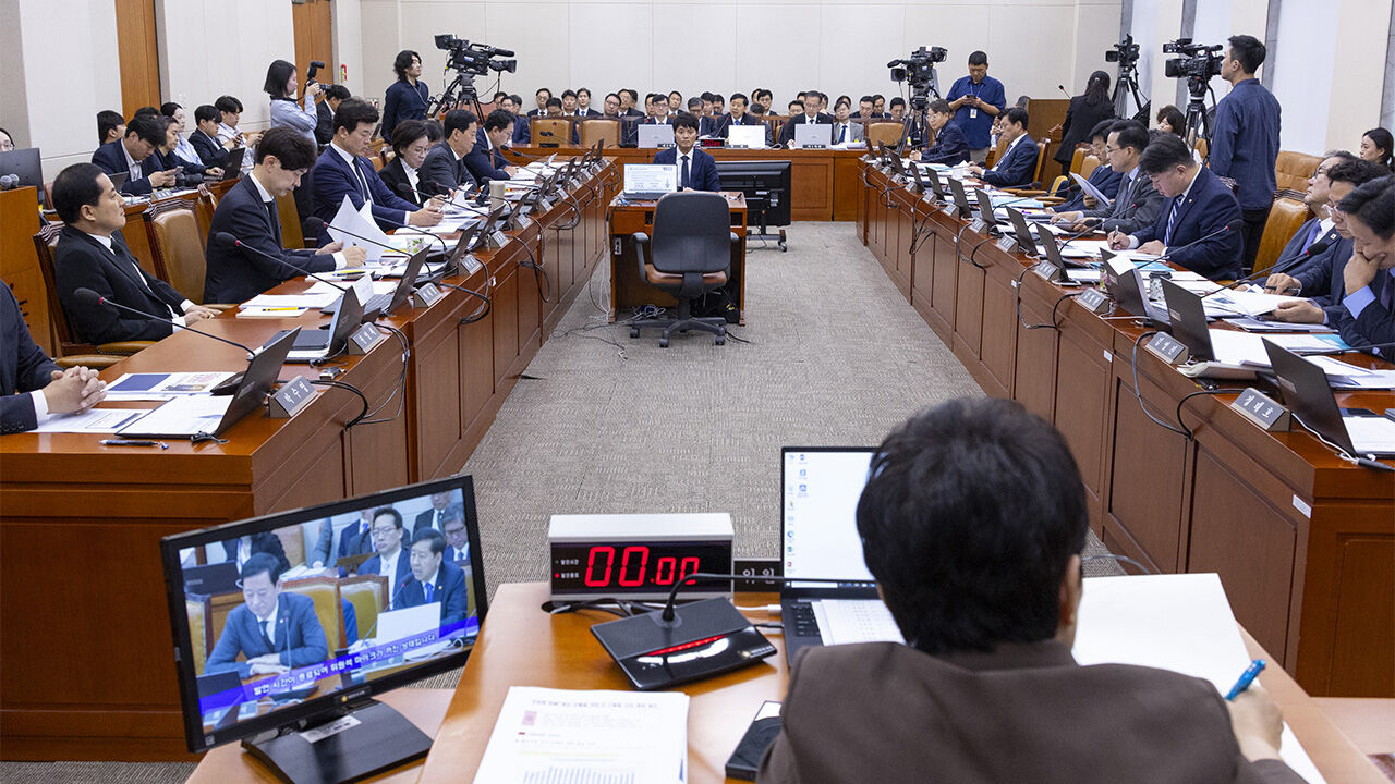 기재위 국감서 관세협상 공방…"잘 버텨" vs "F 학점"