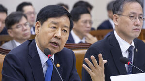 구윤철 "1년간 쓸 수 있는 외환 보유고는 최대 200억 달러"