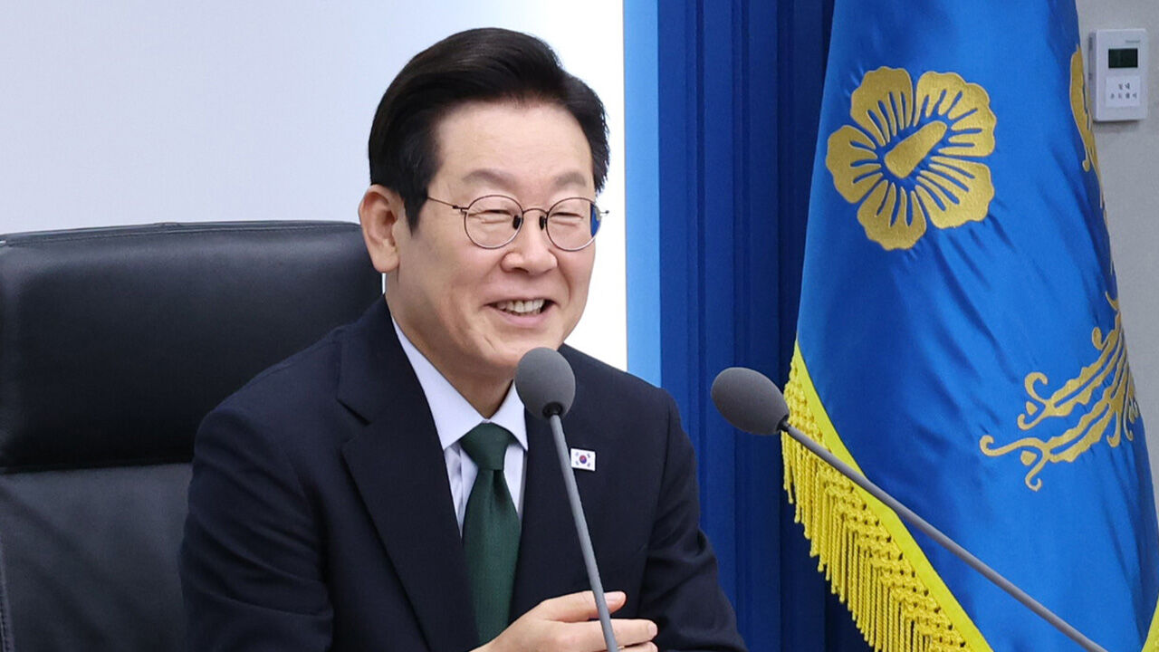 이 대통령 "없던 길도 만드는 게 정치…국가 역량 단단히 모아나가야"