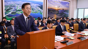 김윤덕 국토장관 "규제지역 확대 불가피&hellip;세부 검토 진행 중"