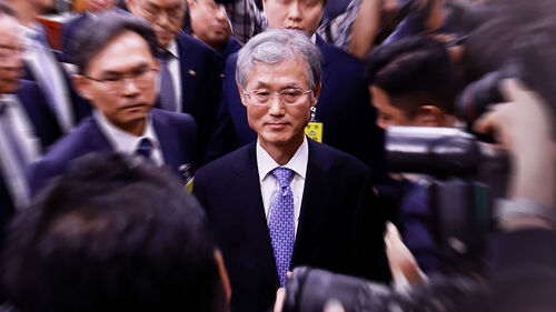 국감 나와 자리 못 뜬 조희대…정회 선포된 뒤에 떠났다