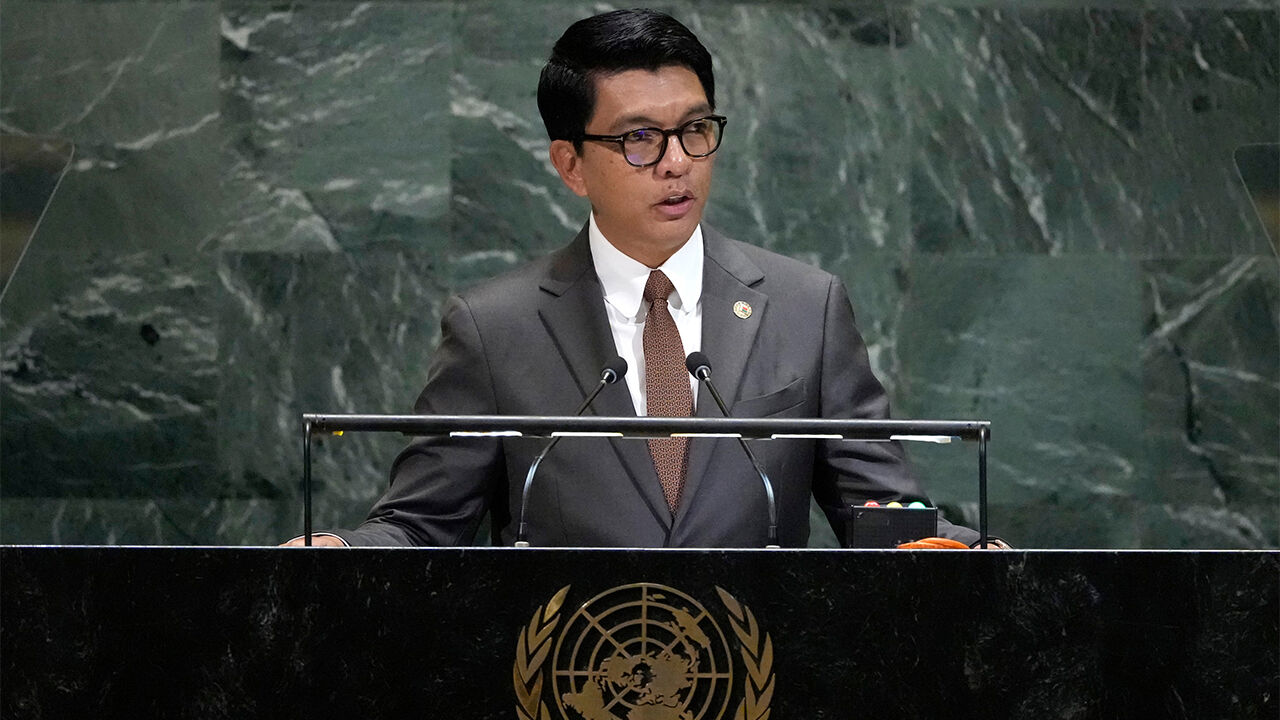 마다가스카르 대통령 "생명 지키려 안전한 곳으로 피신"