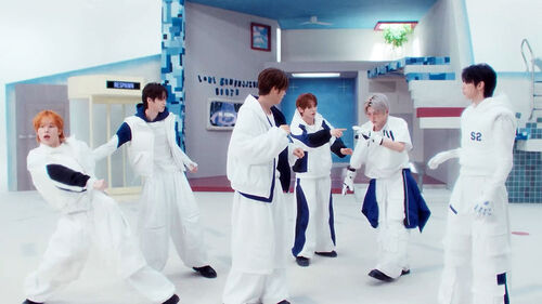 투어스, 네 번째 미니앨범 플레이 하드 발매