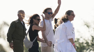 귀환 인질들, 건강하게 손 흔들었지만…"재활 최대 수 년 걸릴듯"