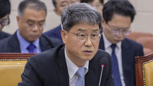 과방위 국감 '냉부해' 공방 재연&hellip;"원성 높아"&middot;"윤도 예능 출연"