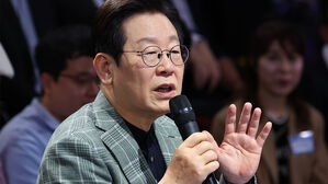 이 대통령 "한 번 빚지면 평생 쫓아와&hellip;신속 탕감해야 새싹 돋아"