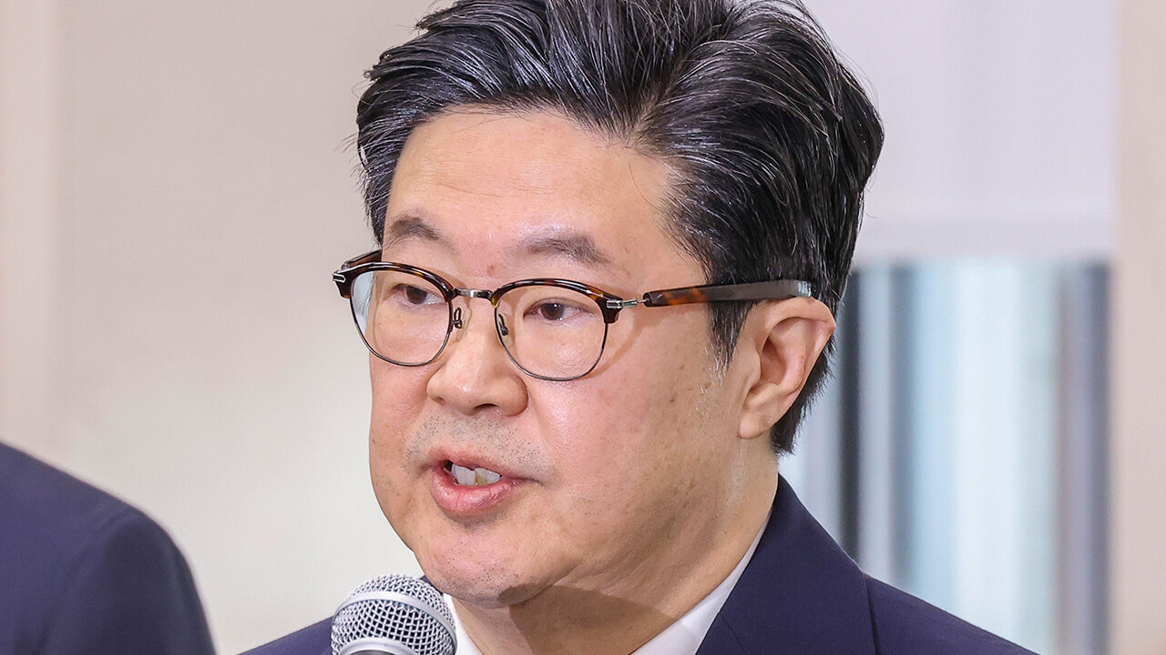 MBK 김병주 "홈플 의사결정 관여 안 해…사회적 책임은 다할 것"