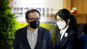 건진법사 "샤넬백·목걸이 전달 인정…사전청탁 없었다"