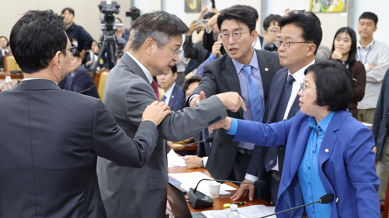 '찌질한 놈' 문자폭로에 국감장 발칵…국힘 "연락처 노출 고발"